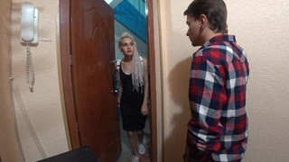 Пердолит пьяную подружку жены в анал