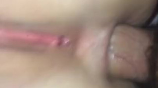 Проникновение члена в очень тугой анал толстушки крупным планом