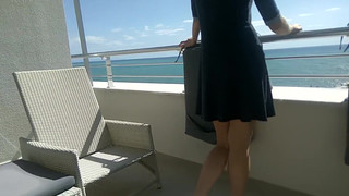 Присунул жене в упругую жопку на балконе отеля