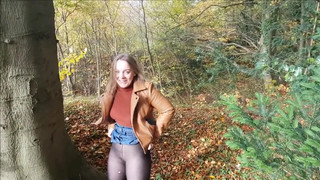 Белокурая Сучка наглоталась спермы после траха с хахалем в лесу